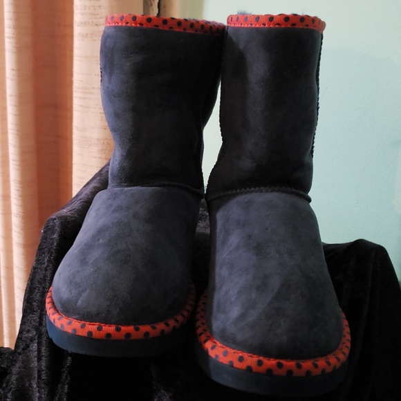 UGG Shoes - GOING!!! UGGS Dark blue w Red & Blue Trim sz 8